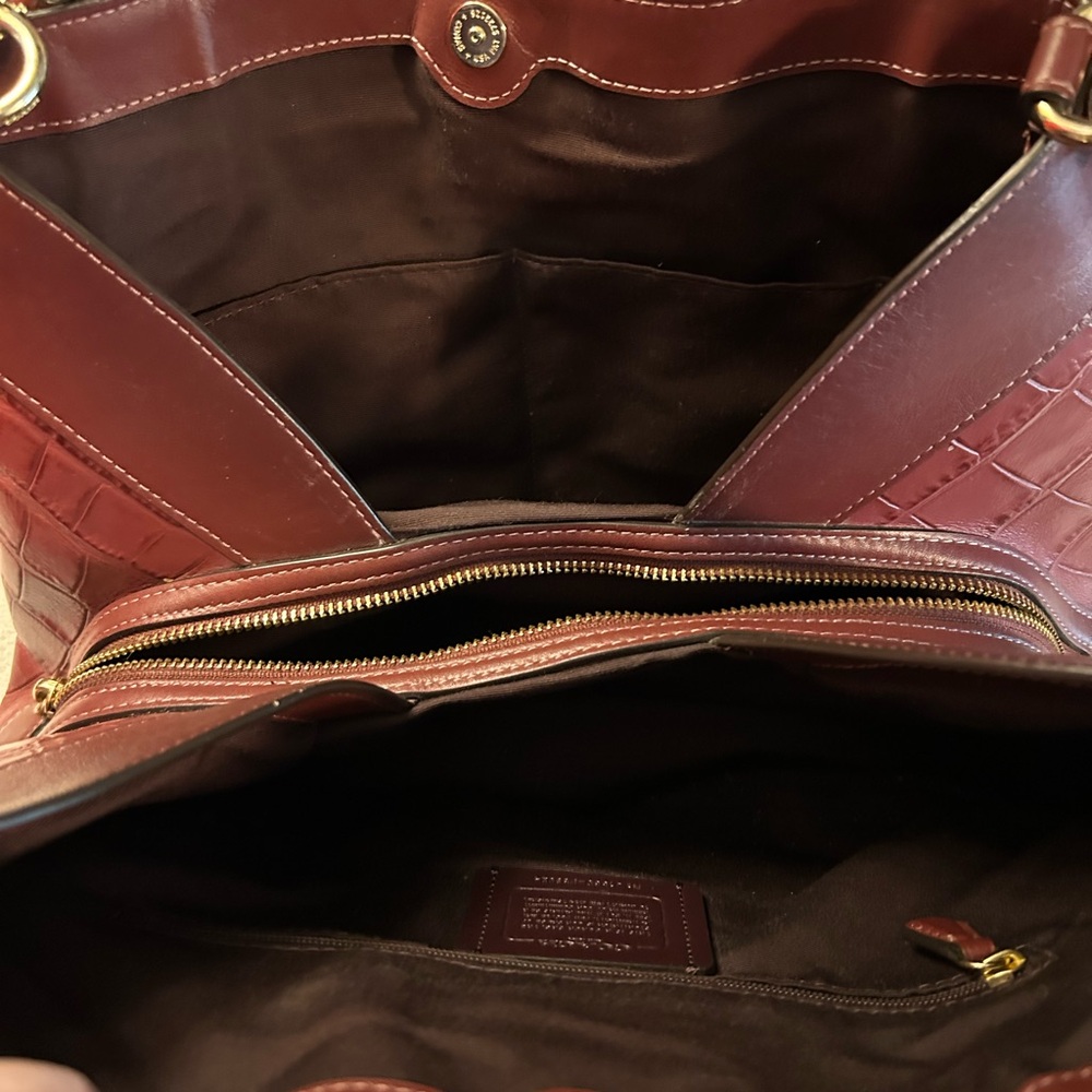 Coach Kristy Shoulder Bag Burgundy Patterned - Picture 8 of 9